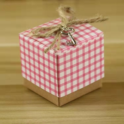 Le contrôle modèle le boîte-cadeau de faveur de mariage de la boîte de place de papier de bonbons au chocolat 260gsm